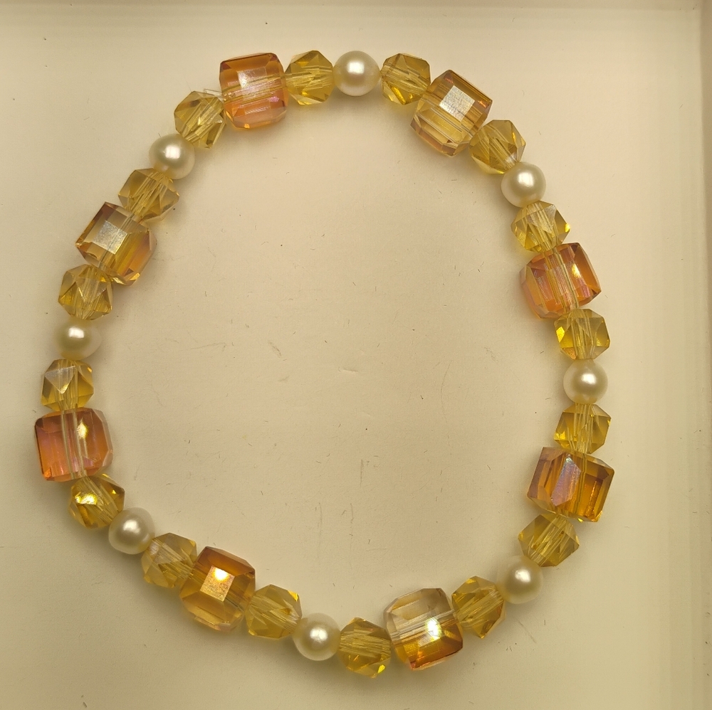 Elegant Yellow and Gold Beaded Bracelet